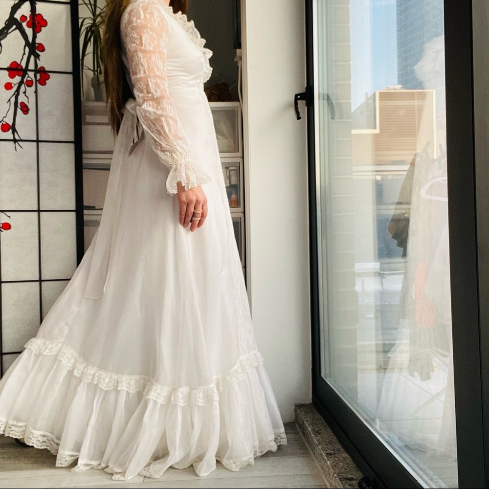 Vintage Organza Ruffle Lace Layered Ivory White Bishop Long Sleeve Wedding Dress - Picture 5 of 17